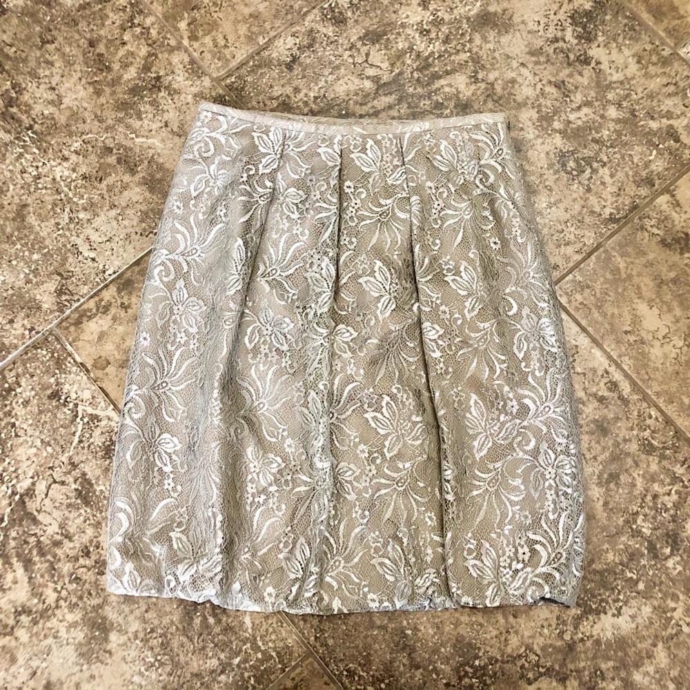 ❌SOLD❌ANN TAYLOR LOFT SILVER LACE BUBBLE SKIRT
